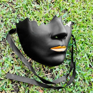 Venetian Half Eggshell Face Golden lips Mask - Picture 1 of 3
