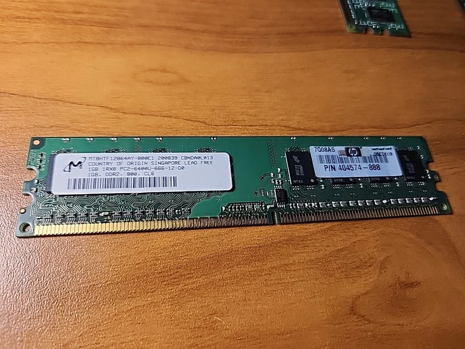 Micron 1GB - 800MHZ (PC2-6400U) - MT8HTF12864AY-800E1 - DDR2 - Image 1 of 1