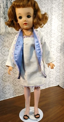 ROPA MUÑECA SSO: VESTIDO BLANCO/LAVANDA MISS REVLON 20", ABRIGO, ROPA INTERIOR, JOYERÍA Foto 1 de 4