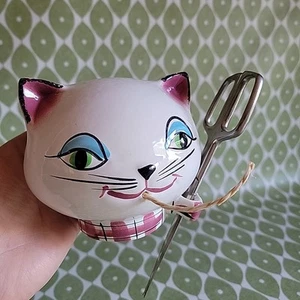 De Colección Años 50 Holt-Howard Acogedor Gatito Blanco Cabeza de Gato Cadena Colgante Tijera Soporte - Imagen 1 de 11