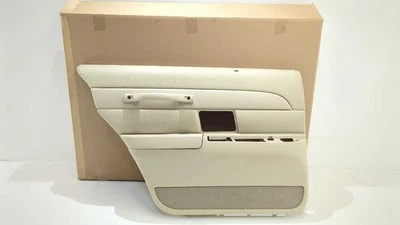 Nuevo panel de moldura de puerta trasera genuino Ford LH 2005-2011 Crown Victoria LWB bronceado OEM Foto 1 de 4