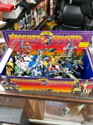 BRITAINS, VTG 18 PC MOUNTED SILVER KNIGHTS, KNIGHTS OF THE SWORD # 17405 NIB - Image 1 of 4