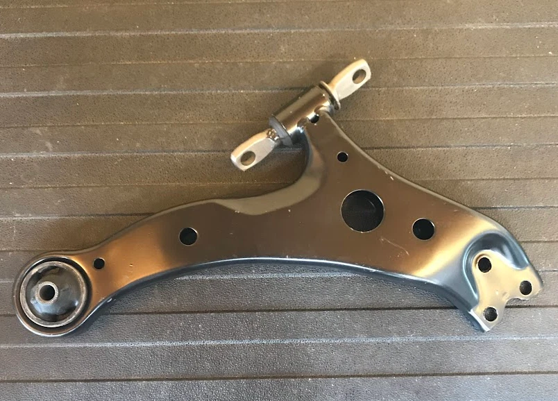 Brazo de control inferior delantero derecho MTC - 9939 / 48068-33050 - para Toyota Avalon y más Foto 1 de 3