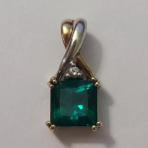 1.05 TCW 10K Yellow/White Gold Natural(?) Emerald Diamond Pendant 1.03g Grams - Picture 1 of 5