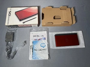 Sistema portátil Nintendo DS Lite rojo carmesí negro completo en caja excelente - Imagen 1 de 8
