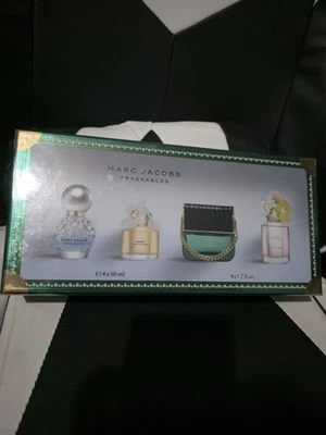 Marc Jacobs Fragrances Mini Gift Set Eau de Toilette 4x50mL - Image 1 of 4