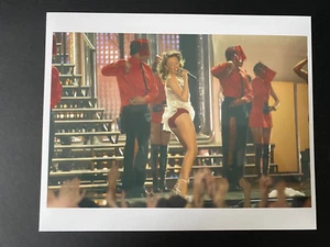 KYLIE MINOGUE - CHART TOPPING SINGER & ACTRESS - BRILLIANT UNSIGNED PHOTO - Picture 1 of 1