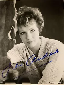 Julie Andrews Stunning SIGNED PHOTO PSA/DNA COA Gorgeous - Picture 1 of 5