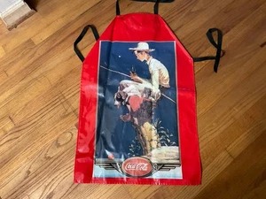 Delantal Coca Cola 1991 recubierto de PVC 100 % algodón Norman Rockwell Out Fishin’ 33”X22” - Imagen 1 de 9