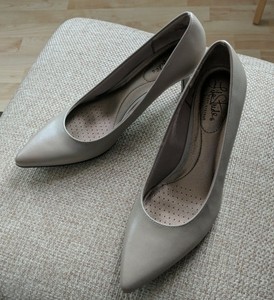 lifestride gray pumps
