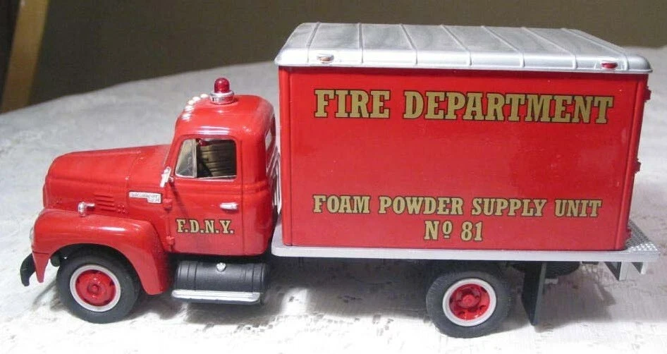 Espuma en polvo First Gear FDNY 1957 Int. Furgoneta Dry Goods escala 1/34 #19-108 Foto 1 de 1