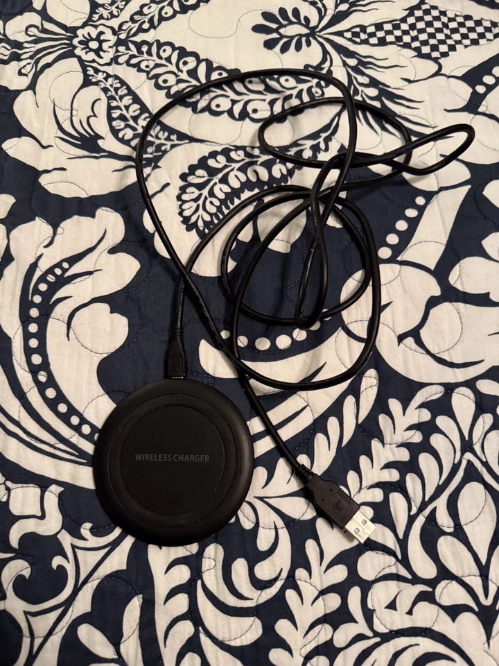 YOOTECH 7.5W Wireless Charger for Apple iPhone & Samsung Galaxy - Black (F500) - Image 1 of 1