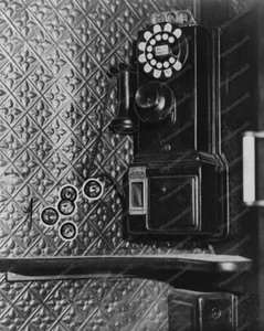 Cabina telefónica estilo antiguo agujeros de bala 8x10 reimpresión de foto antigua - Imagen 1 de 1