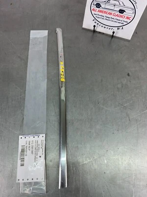 1965-67 CHEVROLET IMPALA CONVERTIBLE/HARDTOP WINDSHIELD MOLDING, LEFT #7685039 - Image 1 of 4