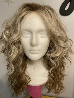 Peluca sintética Belle Tress Oakley amigable con el calor rizada nueva con etiquetas arena hundida Foto 1 de 4