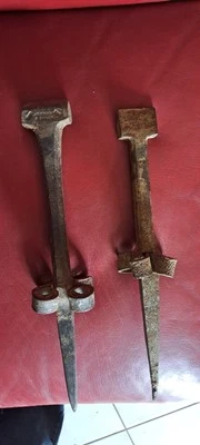 Deux Anciennes Enclumes Pour Battre La Faux - Photo 1/4