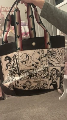 Bolso de Mano de Cuero Blanco Negro Libro de Cómics Coach Marvel RARO HTF Edición Limitada Foto 1 de 4