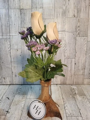 Jarrón artesanal de madera de cerezo con rosas marfil talladas a mano decoración rústica elegante 13,5" Foto 1 de 4