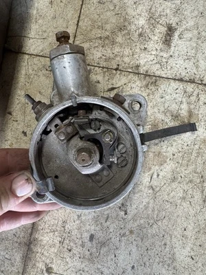 DE COLECCIÓN FORD FLATHEAD 6 V8 CANGREJO DELANTERO DISTRIBUIDOR DOBLE PUNTO 1947 Foto 1 de 4