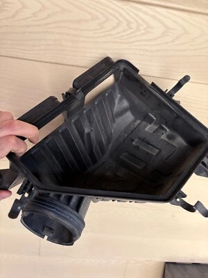 Hyundai Genesis 2010 cupé 3,8 - caja de admisión de aire de fábrica con filtro OEM Foto 1 de 4