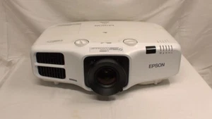 EPSON POWERLITE 5530U VIDEO PROJECTOR - Picture 1 of 7