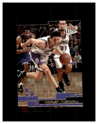 Tarjeta de baloncesto 2002-03 Ultra Gold Medallion Sacramento Kings #17 Hedo Turkoglu Foto 1 de 2