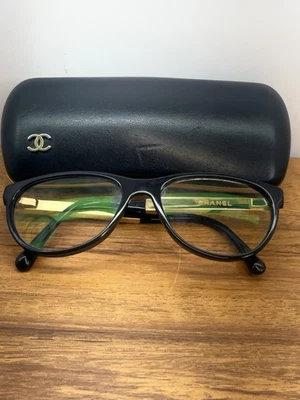 Monturas de gafas Chanel 3277 negras/doradas muy buenas 10/10 hechas en Italia con estuche Foto 1 de 4