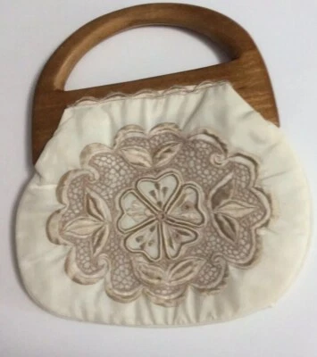 Bolso de Mano con Asas de Madera Vainilla Blanco Cremoso con Bordado Beige Foto 1 de 4
