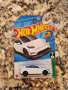 Hot Wheels Tesla Model Y - Picture 1 of 2
