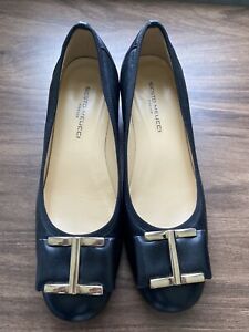 Sesto Meucci Black Leather Low Wedge Pumps With Bow And Gold Hardware Size 7.5