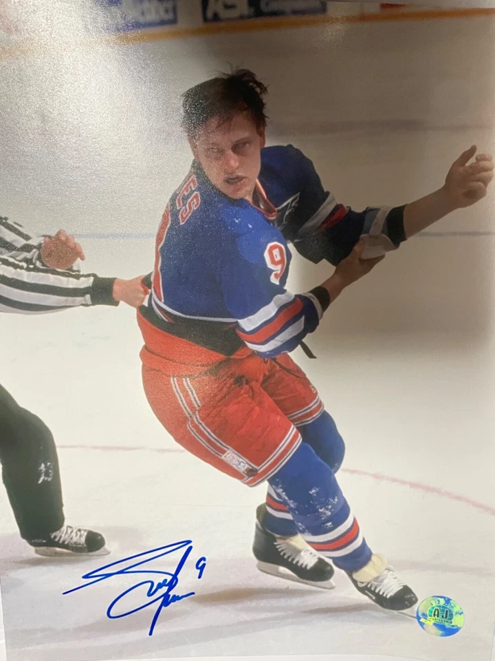 Foto de pelea firmada por Adam Graves 8X10 - NHL New York Rangers pelea de hockey Foto 1 de 1
