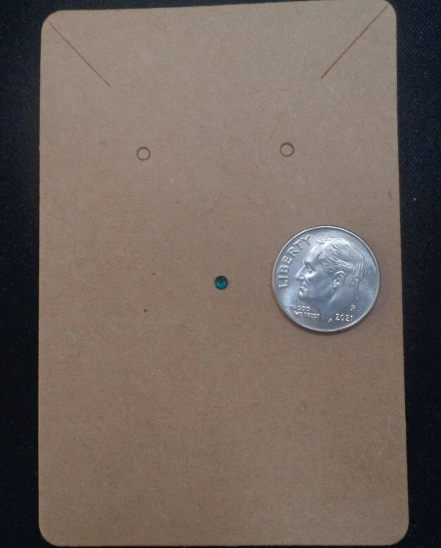 Tachuela de nariz falsa magnética verde esmeralda cristales de Swarovski facetados con respaldo plano Foto 1 de 4