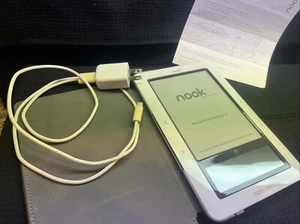 Barnes & Noble Nook 1st Ed. BNRV100 WiFi + 3G Bundled W/ Case & Cord - works - Picture 1 of 18