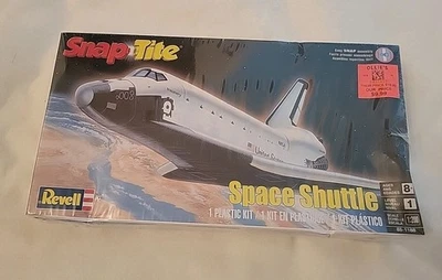 Revell Nasa Space Shuttle DISCOVERY 1:200 Scale Snap Tite Model Kit ~  Level 1 - Image 1 of 4