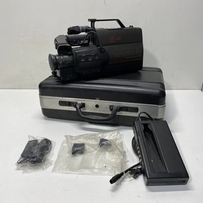 Panasonic OmniMovie PV-420D HQ VHS Camcorder - Image 1 of 4