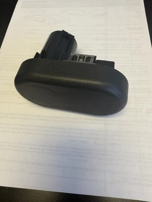 Genuine GM Rear Trailer Wiring Receptacle Cap 23173340 - Image 1 of 3