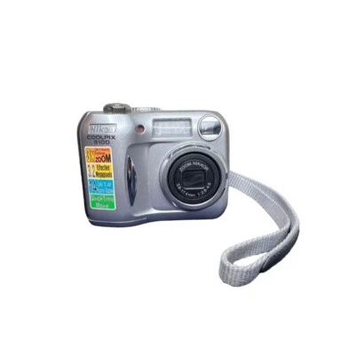 Nikon Coolpix 3100 3.2MP Digital Camera 3x Optical Zoom Memory Card  **READ - Image 1 of 4