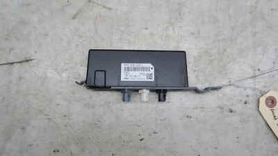 Антенный усилитель для задней крышки багажника 2011-2016 Porsche Cayenne S от оригинального производителя 7P5035225 - Изображение 1 из 4