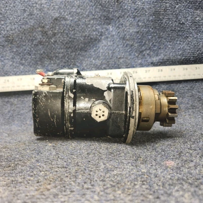 LW-15638 | Slick 4251R | American Gruman A1A | 0-320-E2A SLICK MAGNETO WITH GEAR - Image 1 of 4