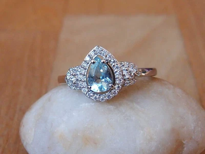 Anillo de plata de ley 925 con halo de aguamarina y moissanita natural talla R Foto 1 de 4