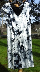 ST JOHN NWOT SILK SATIN SHEATH DRESS SIZE 8 BLACK BLUE SILVER FLORAL WATERCOLOR - Picture 1 of 10
