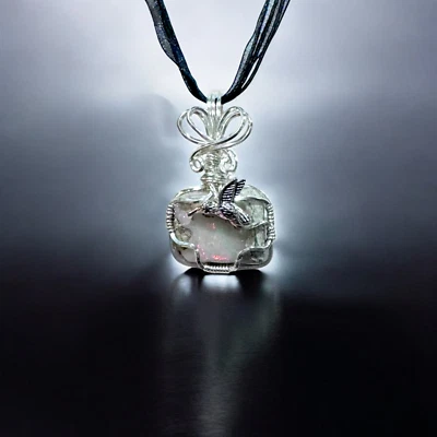 Collar Colgante Ópalo Etópico con Dije Colibrí Envuelto en Alambre Colgante de Plata Foto 1 de 4