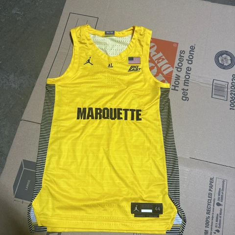 Jordan Marquette Golden Eagles BASKETBALL JERSEY NCAA Sz 44 Men’s BIG EAST Cover