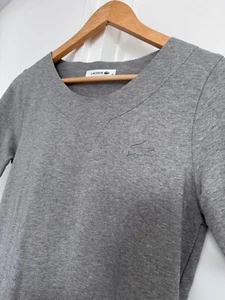 Robe decontratée et chic a la fois LACOSTE taille 36 gris tourterelle - Imagen 1 de 7