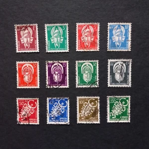 FRANZÖSISCHE KOLONIEN AFRIKA OCC.LE 1958 / F.LLI SERVICE, SERIE VON 18 GEBRAUCHTEN WERTEN - Bild 1 von 2