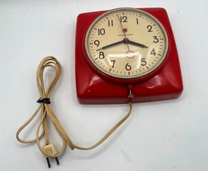 Vintage General Electric Mid-Century Modern Red Kitchen Wall Clock 2H20 - Works - Picture 1 of 13