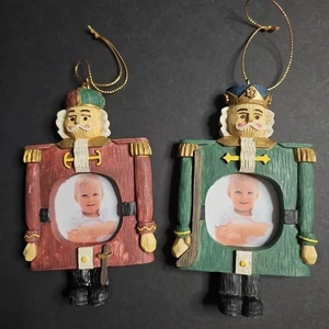 Juego de 2 adornos con marco de fotos Cascanueces para decoración de árboles - Imagen 1 de 8