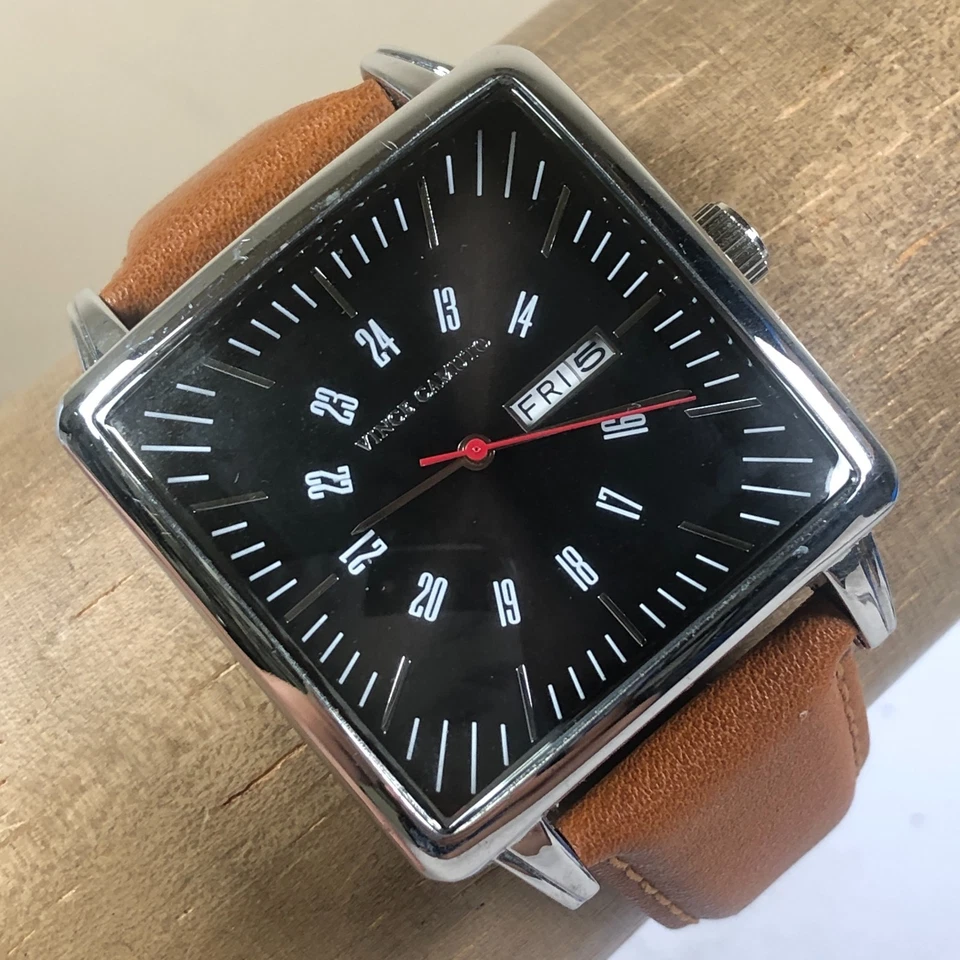 Relógio feminino Vince Camuto data quadrada dia couro marrom quartzo 40 mm 7 1/2" - Imagem 1 de 4