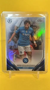 2024 Topps Chrome UEFA Club Competitions Refractor Khivcha Kvaratskhelia #199 - Bild 1 von 2