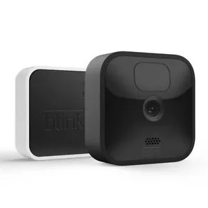 Cámara HD inalámbrica a batería para exteriores Blink negra con módulo de sincronización - Imagen 1 de 6